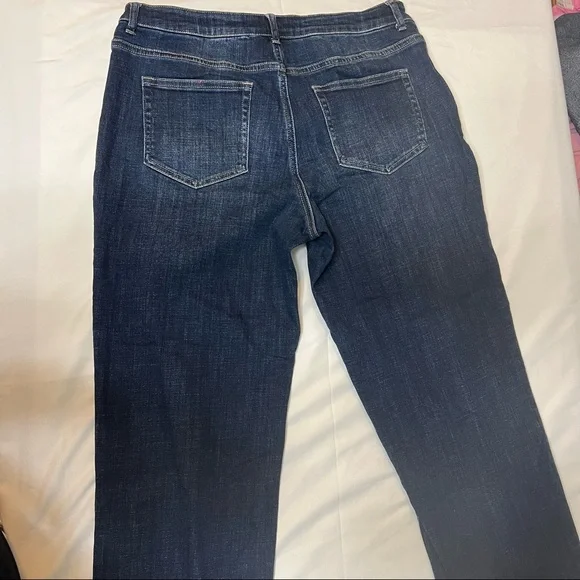 LOGO by Lori Goldstein Boyfriend Jean with Stylized Pockets Med Wash Reg 10 - Picture 7 of 7